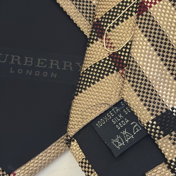 BURBERRY || NWOT - 100% Silk Authentic Plaid Tie - Picture 6 of 7